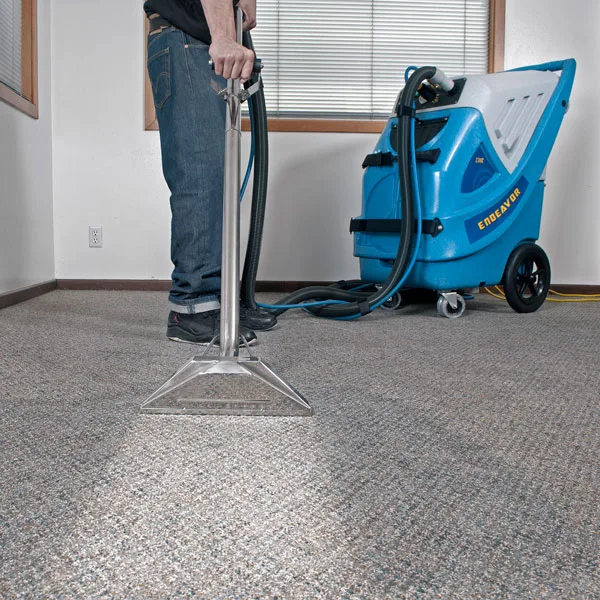 Carpet cleaning machine working on a carpet